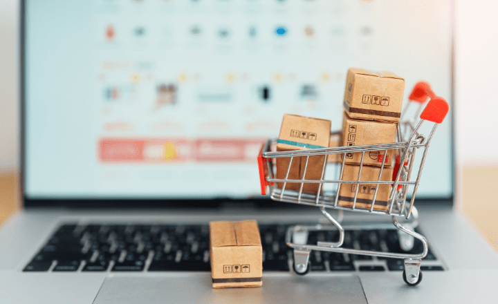 Türk girişimciler için ABD'de e-ticaret şirketi kurma adımlarını ve LLC yapısını gösteren rehber görseli