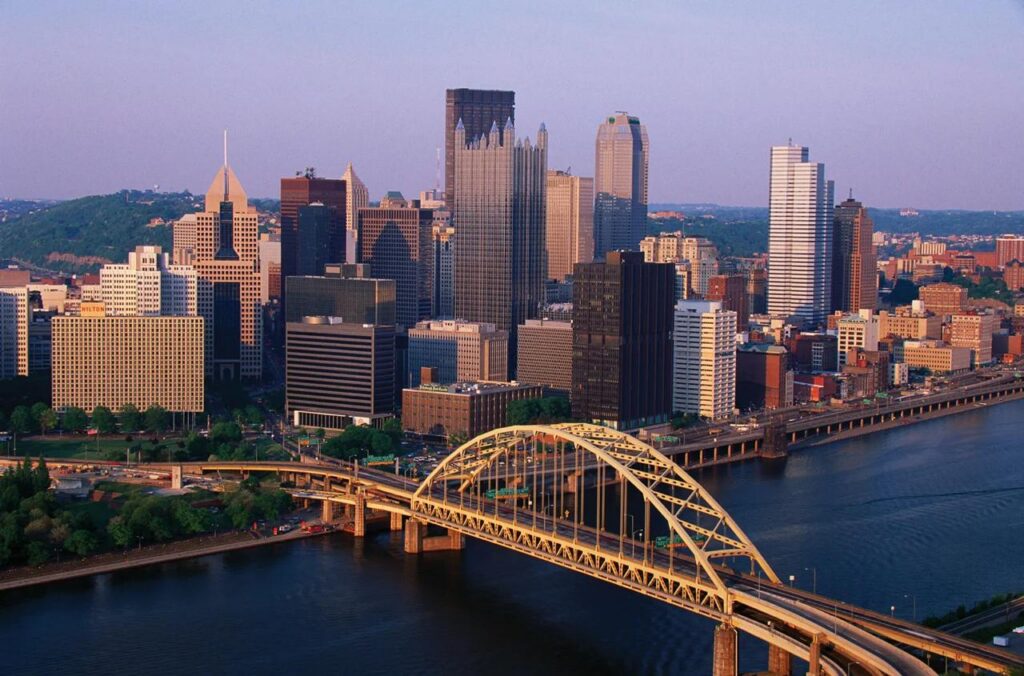 Pennsylvania'da 2025'ten itibaren zorunlu hale gelen yıllık rapor yükümlülüğünü ve son tarihleri gösteren rehber görseli
