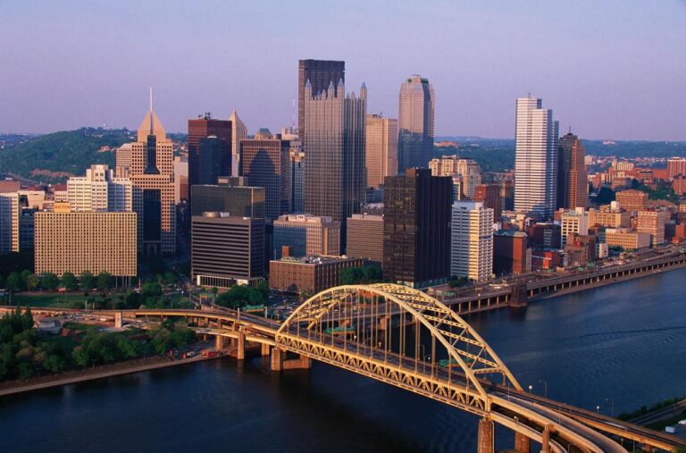 Pennsylvania'da 2025'ten itibaren zorunlu hale gelen yıllık rapor yükümlülüğünü ve son tarihleri gösteren rehber görseli